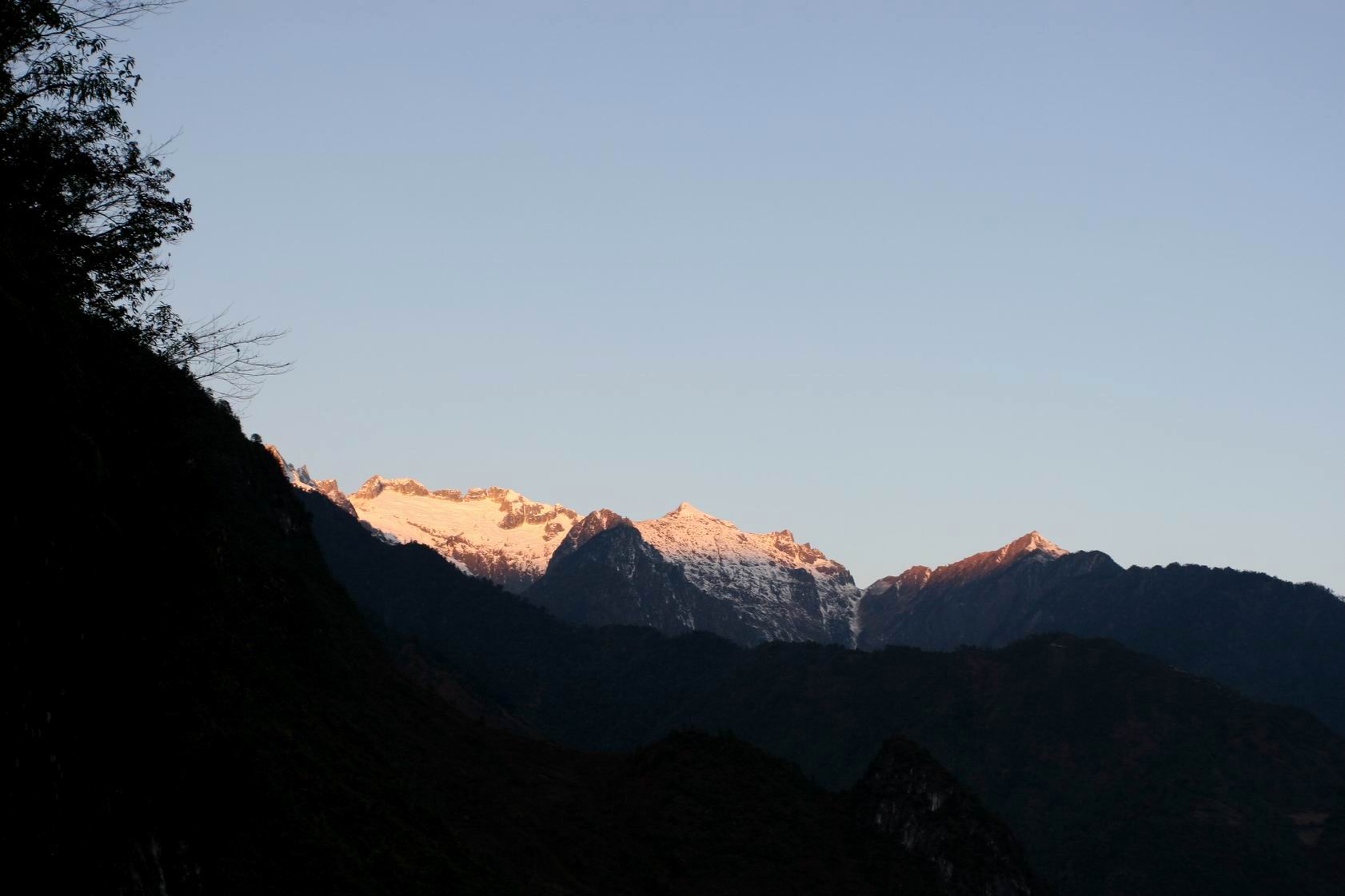 日照金山——高黎贡嘎瓦嘎普神山.JPG