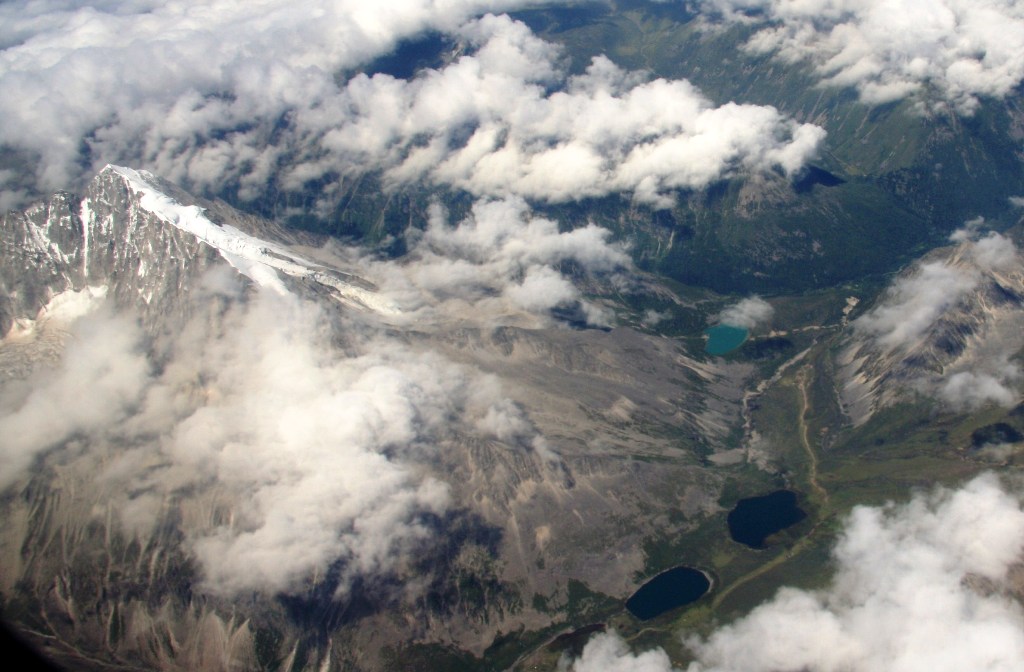 雅拉友措与姊妹海
